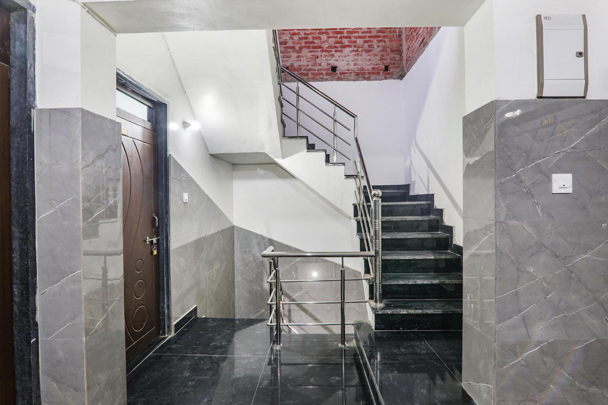 Fabexpress Milan Palace Ayodhya Экстерьер фото